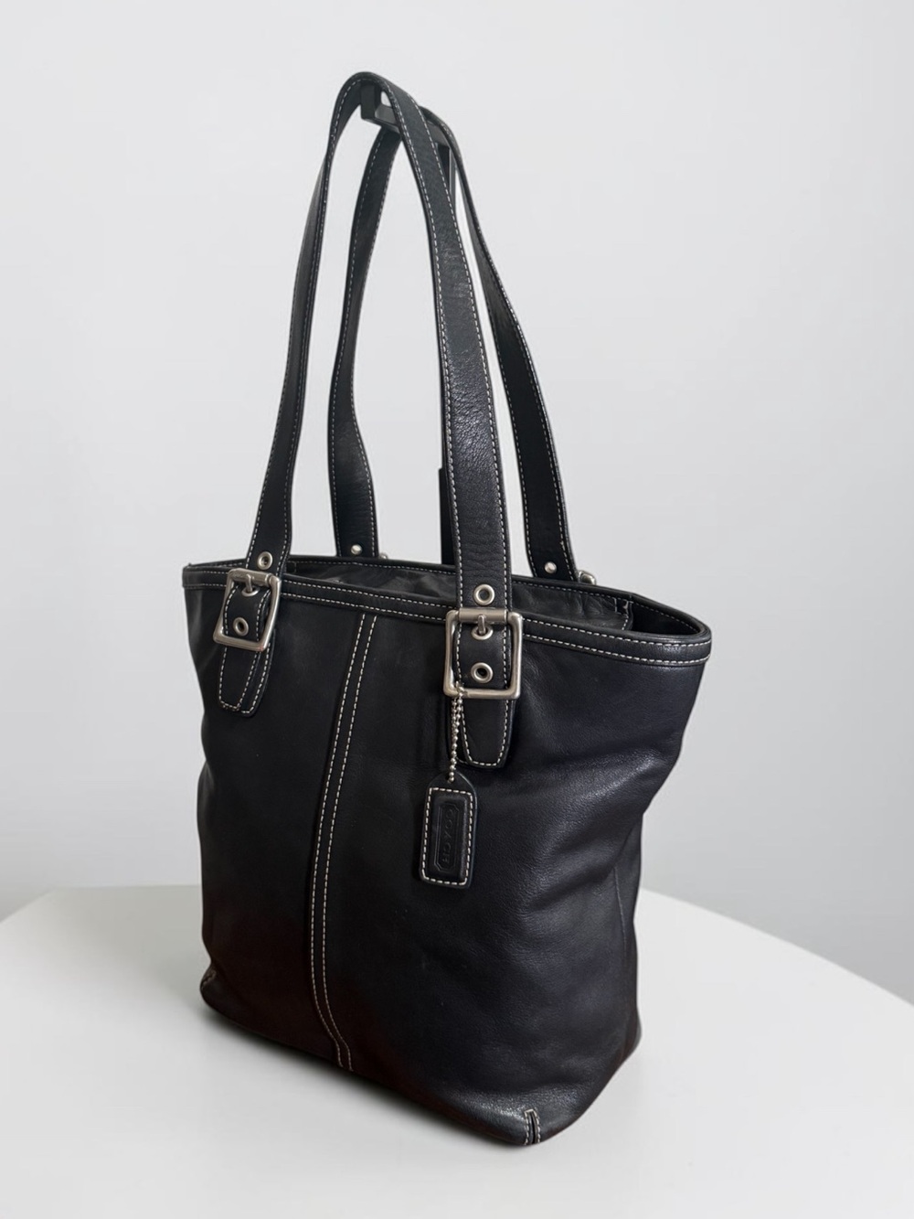 Authentic Coach Hampton Classic Black Leather Bag with Contrast Stitching! - Picture 2 of 12